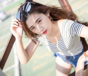国民校草是女生 h部分 蛇两根一进一出