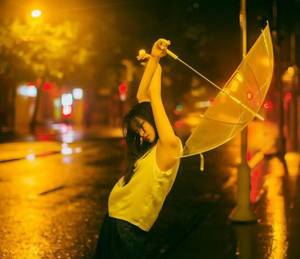 现代家奴雷霆雨露 逃婚一娇妻惹桃花