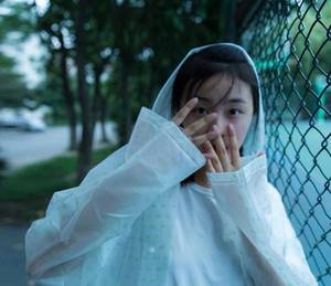 驯服体育男神 美女晕倒后男子占了她的便宜