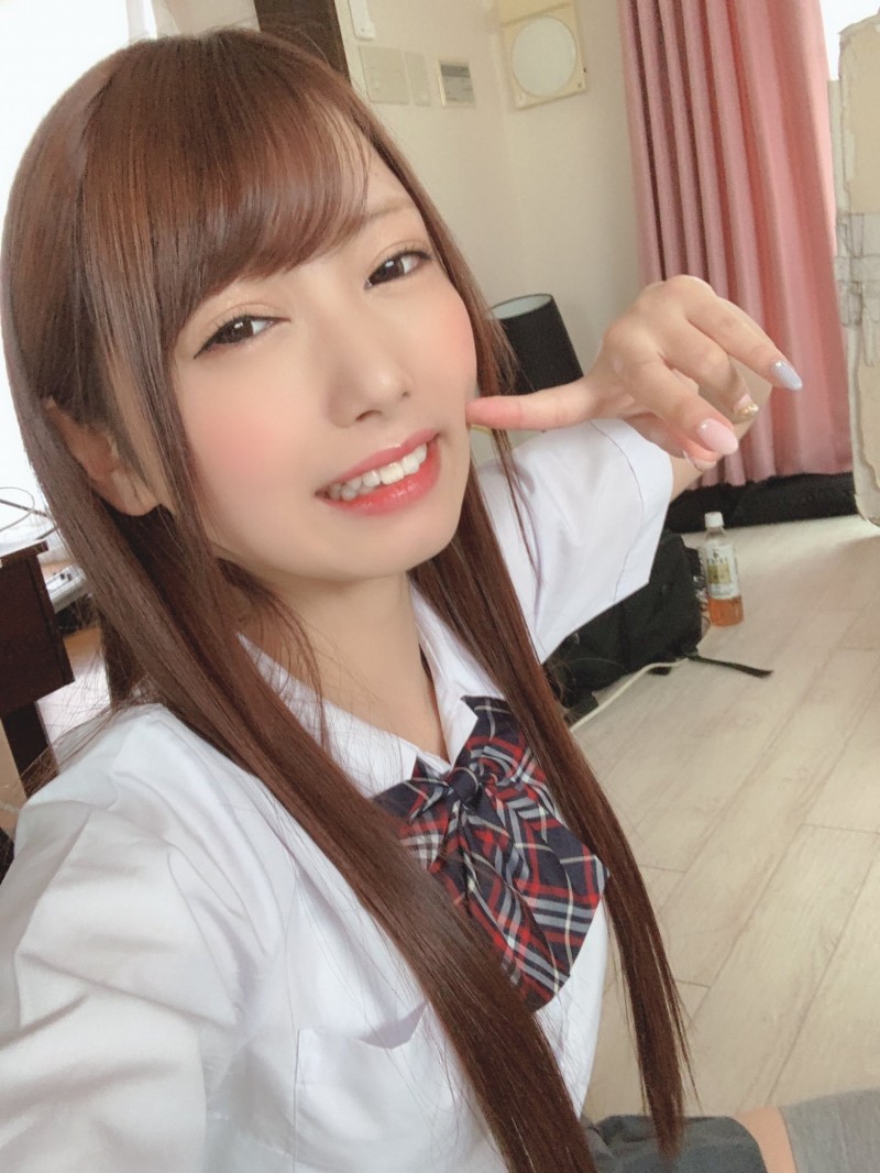 IPX-417:陶醉地享受那双脚并掏出肉棒在她大腿之间摩擦! IPX-417:陶醉地享受那双脚并掏出肉棒在她大腿之间摩擦!