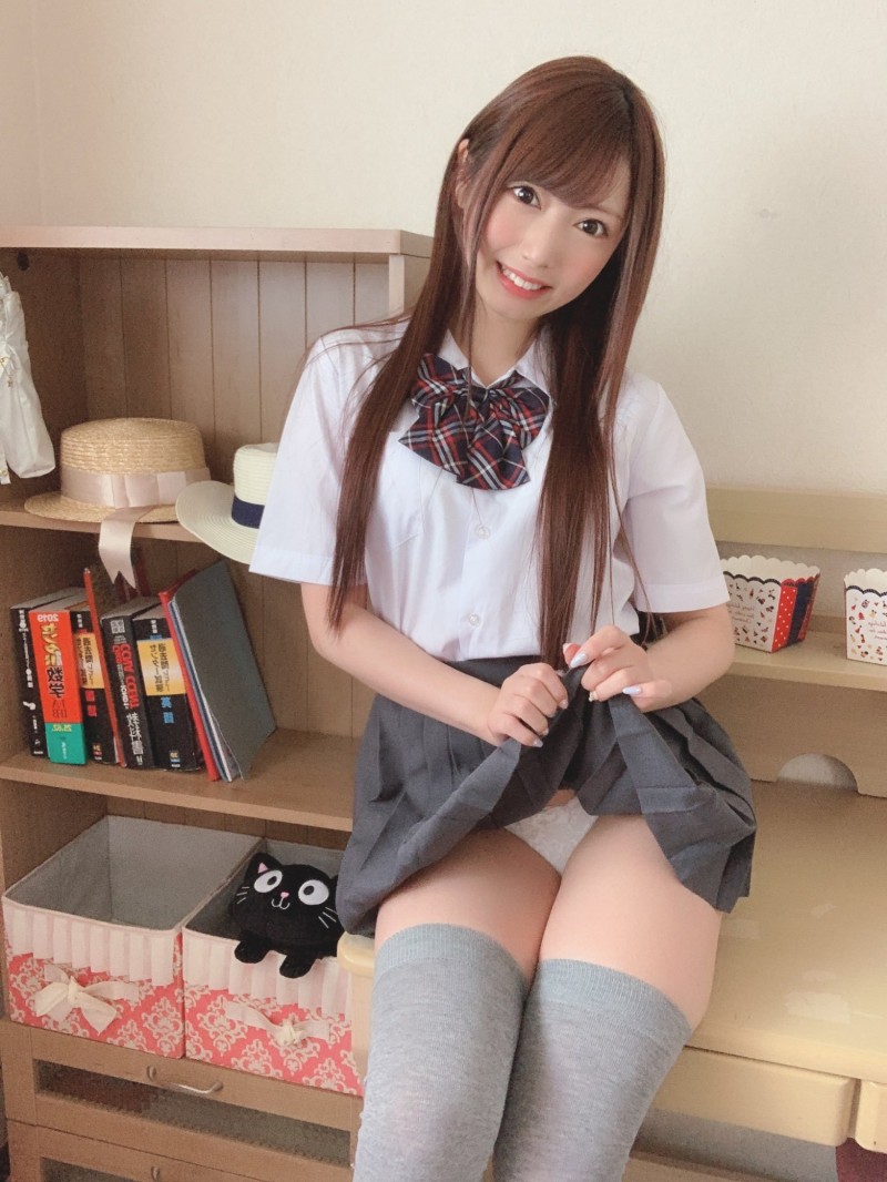 IPX-417:陶醉地享受那双脚并掏出肉棒在她大腿之间摩擦! IPX-417:陶醉地享受那双脚并掏出肉棒在她大腿之间摩擦!