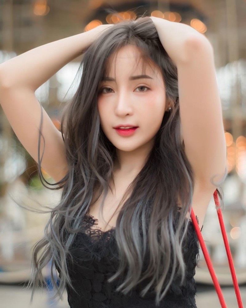 混血正妹 让人视线不得不往下的深邃乳沟,这个笑容这个奶整个犯规! 混血正妹 让人视线不得不往下的深邃乳沟,这个笑容这个奶整个犯规!