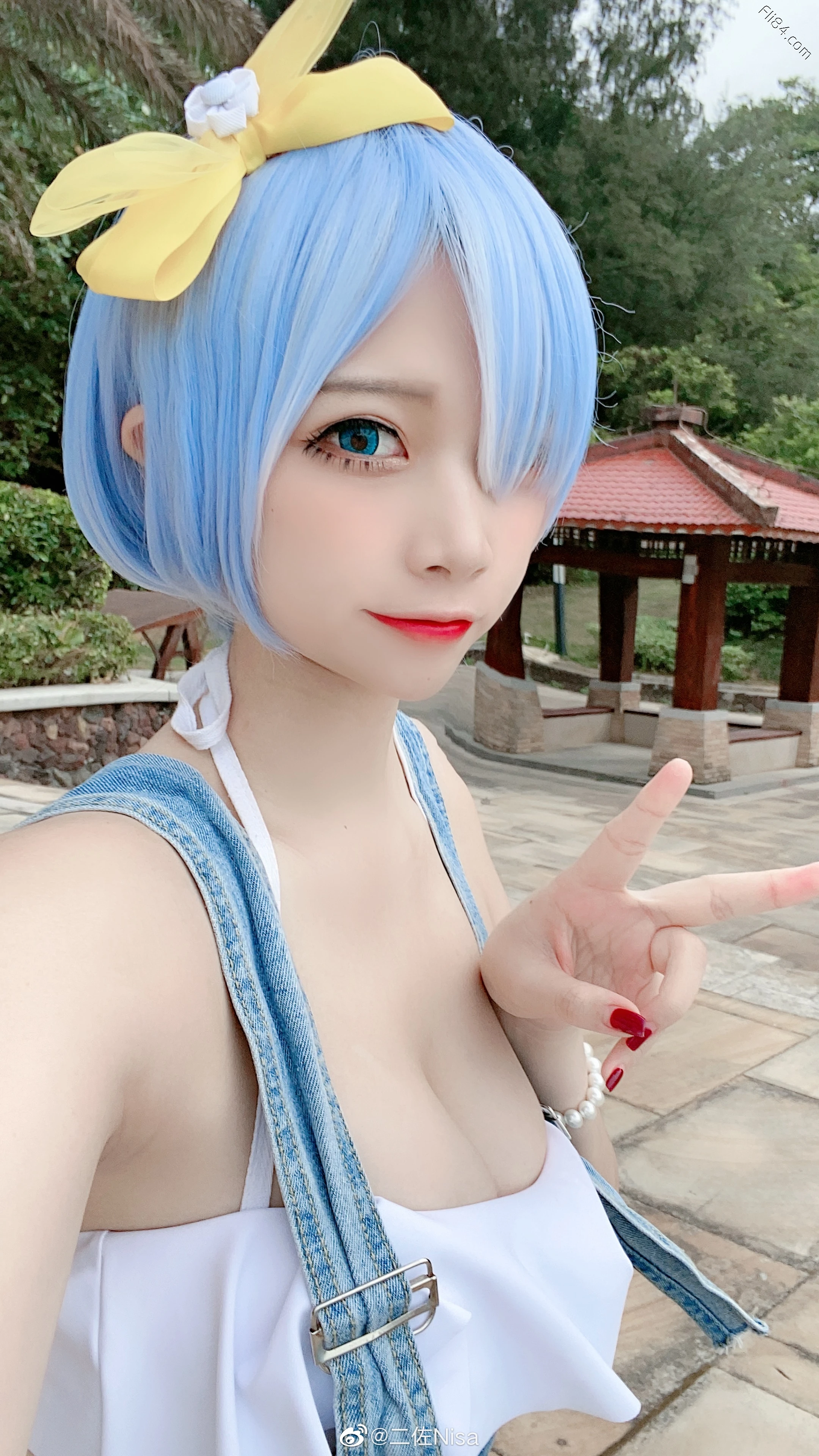 Coser“二佐Nisa”长相可爱喜欢尝试爆乳拍摄，喜欢解锁新造型！