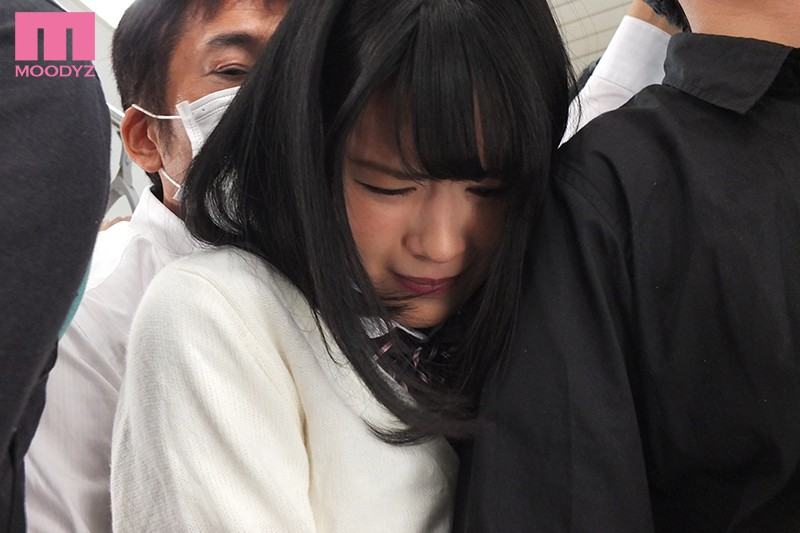 MIDE-647 :短裙学生妹“志田雪奈”遇电车痴汉,任由肉棒在后面一进一出!