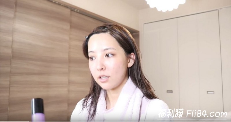 三上悠亚“素颜曝光”！眉毛稀疏嘴唇0血色 完妆后秒变女神！