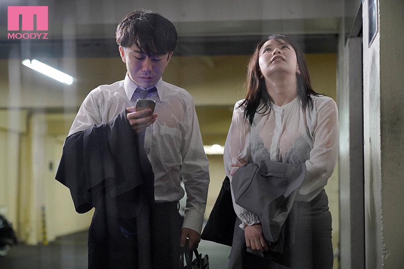 中山ふみか(中山文香)作品MIDE-955:浸湿衣服的是雨水还是淫水已经分不出来了。