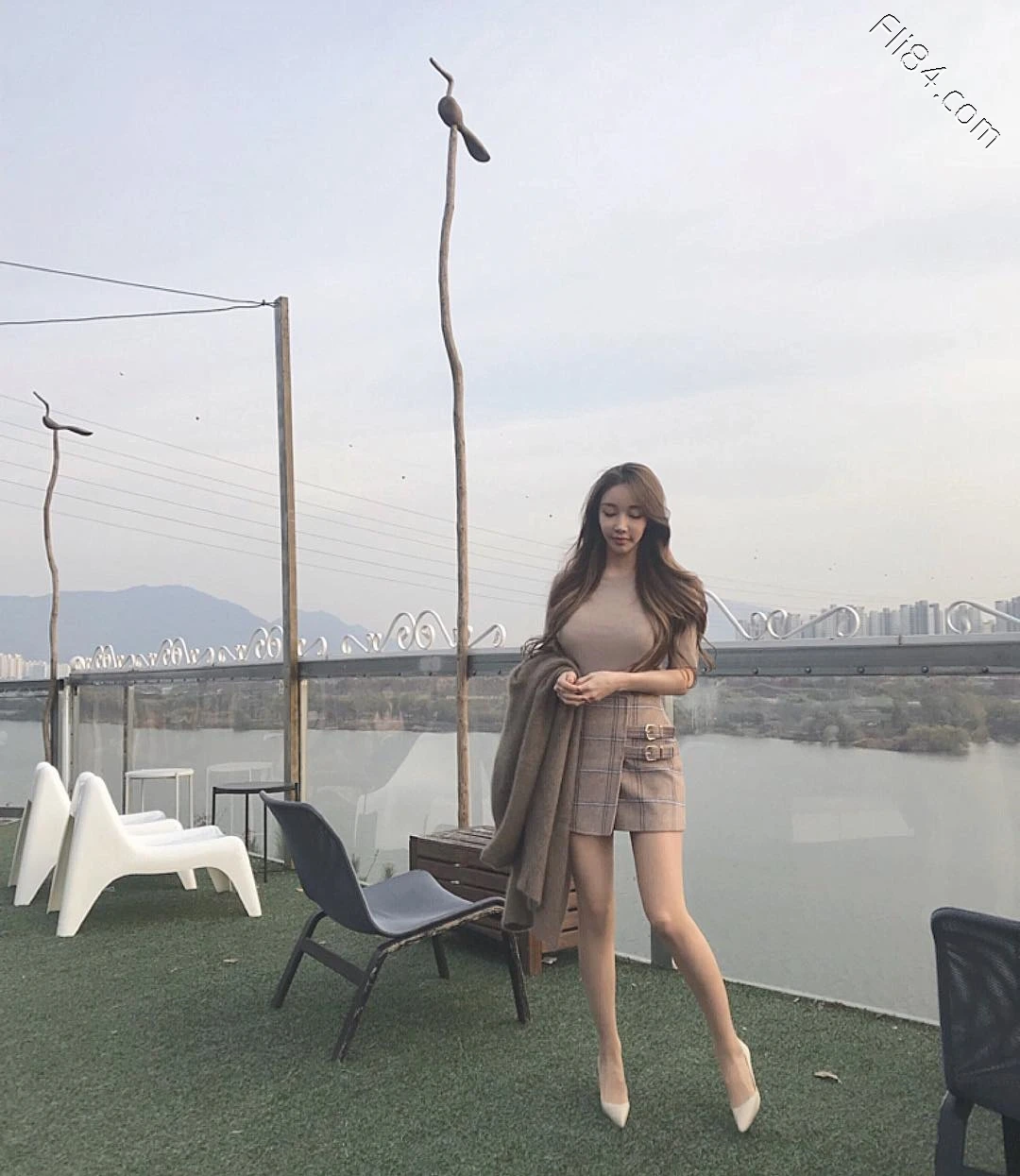 韩国仙女姐姐“bhabiesol”，真人版娜美身材直接撑爆衣服！