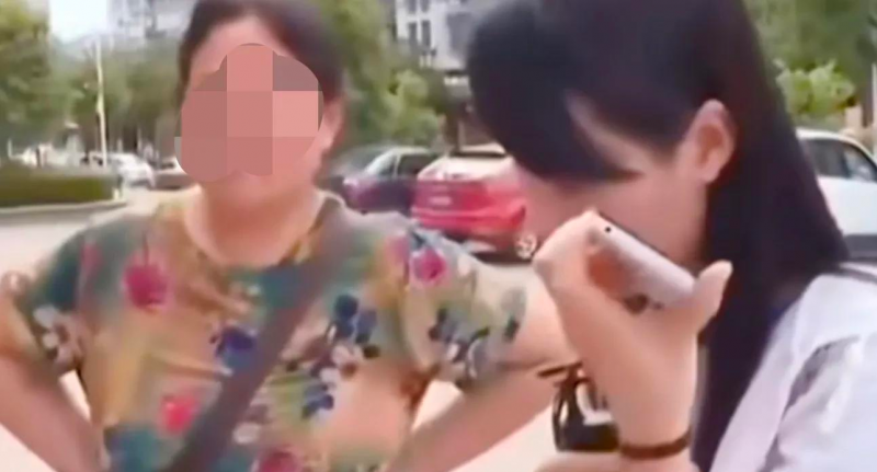 女子出轨15年，如今患癌要钱治病，丈夫不管，儿子说要钱就烧给你