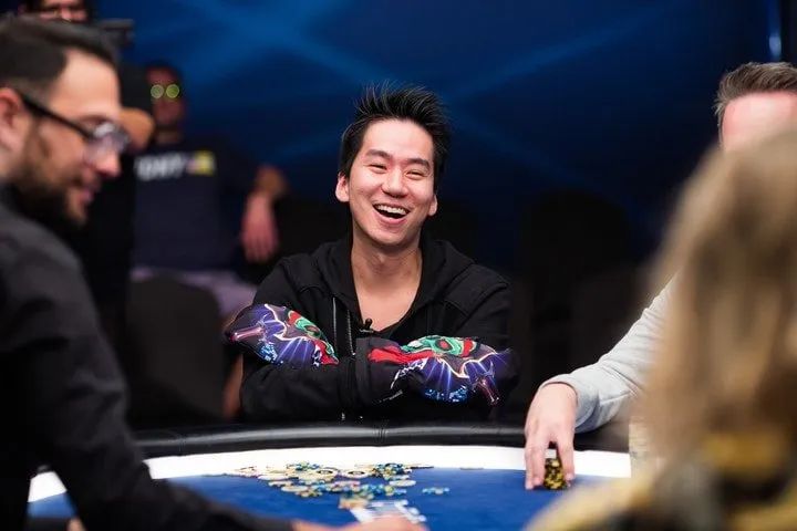 【EV扑克】开多桌稳定盈利的他有多疯狂，光额外收入就能拿到700万！