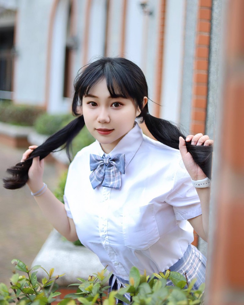 itotii正妹:制服!性感小学妹「小九九」绑发就炸开,一身姣好凹凸的曲线