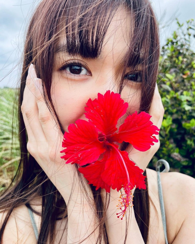 itotii正妹:早该拍写真了!《松平璃子》超有料身材加长发更显性感妩媚!