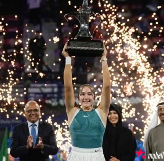 大发体育-17 岁的米拉成为 WTA 1000 赛事史上最年轻冠军,大发助力你的致富之路!