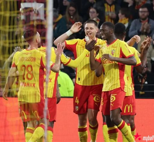 迈博体育 5-1!2-2!疯狂一夜,朗斯超越巴黎登顶,曼联翻车